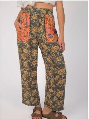NATURAL LIFE Floral Wide-Leg Pants with Coral Patch Pockets